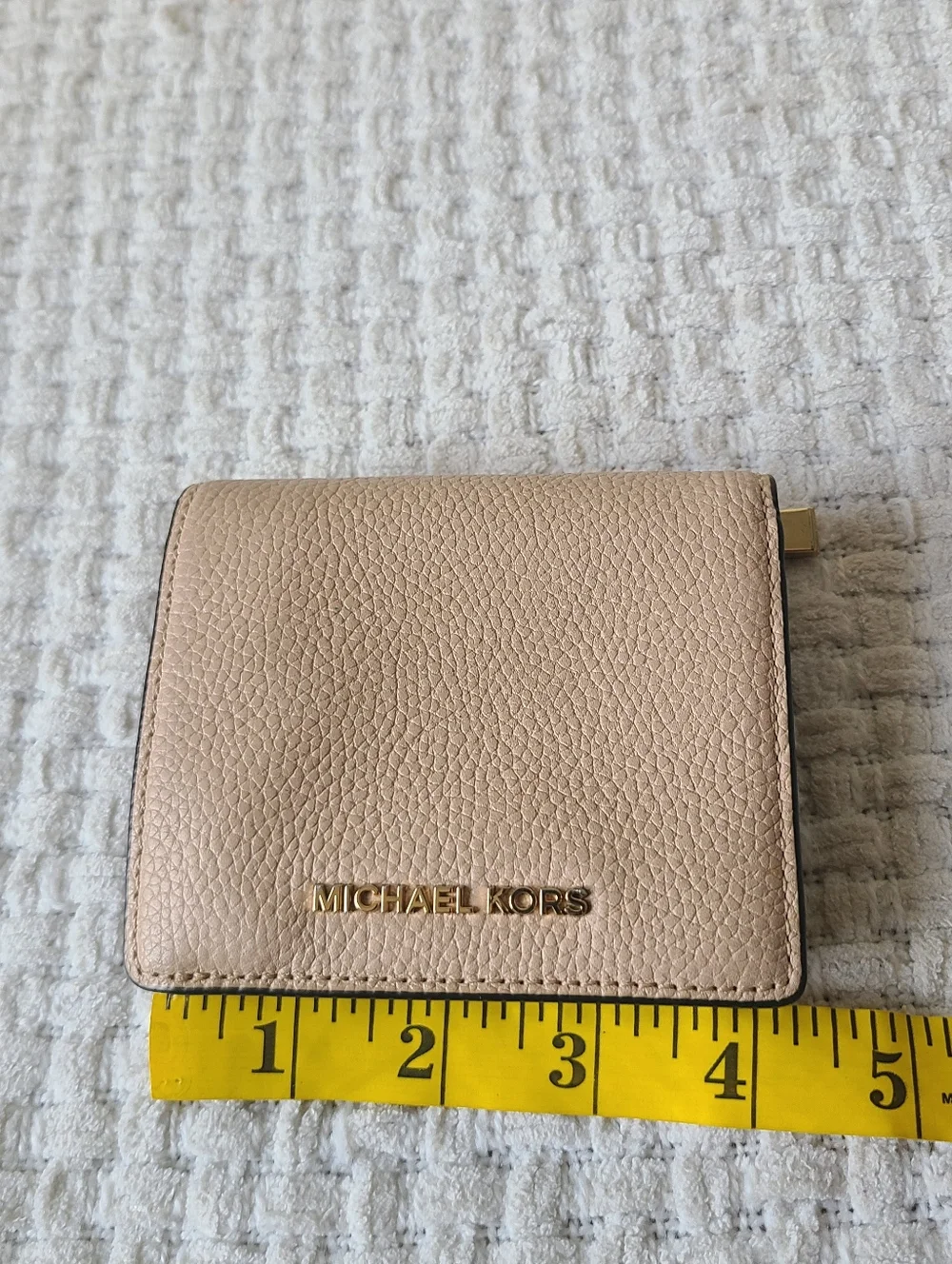 MICHAEL KORS Pebbled Leather Small Wallet in Beige with Gold Logo - Picture 10 of 12